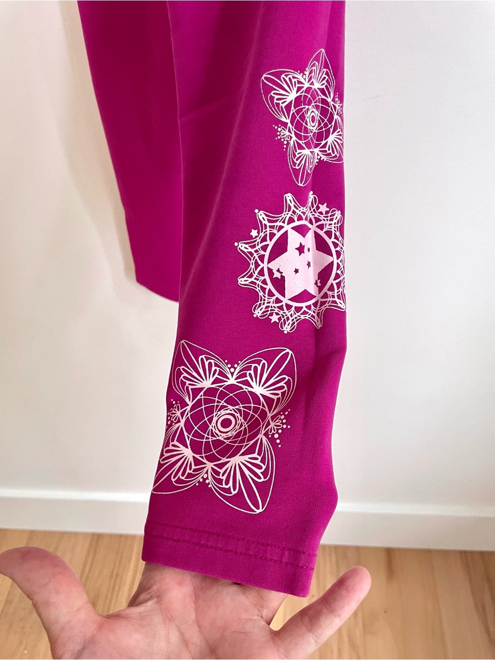 3/$25💥Peekaboo Beans Thick French Terry Joggers, Plum White Geometric Snowflake